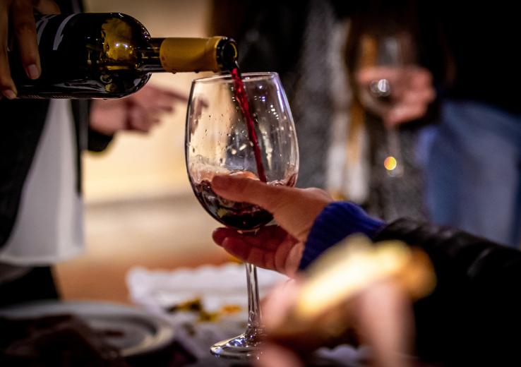 AGUA Y VINO GRATUITOS EN LAS COMIDAS